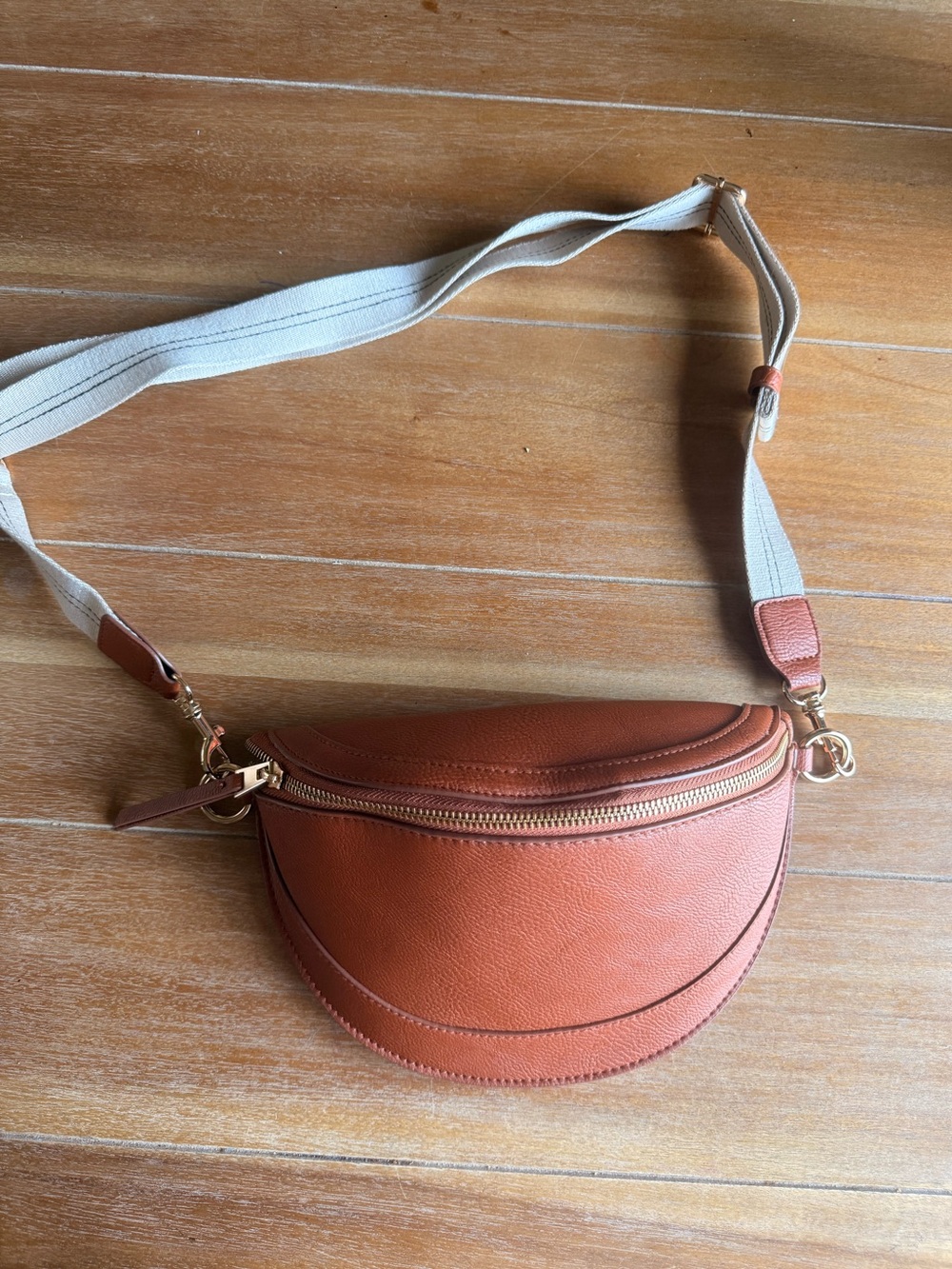 Universal Thread Crossbody